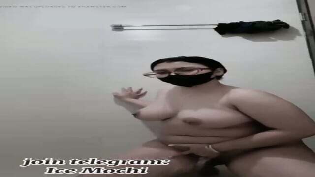 Ayang lagi Omek dikamar mandi