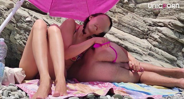 WAKES UP WITH MY FINGERS IN THE ASS PROSTATE MASSAGE ON THE PUBLIC BEACH UNICPORN HOLIDAY DAY 4