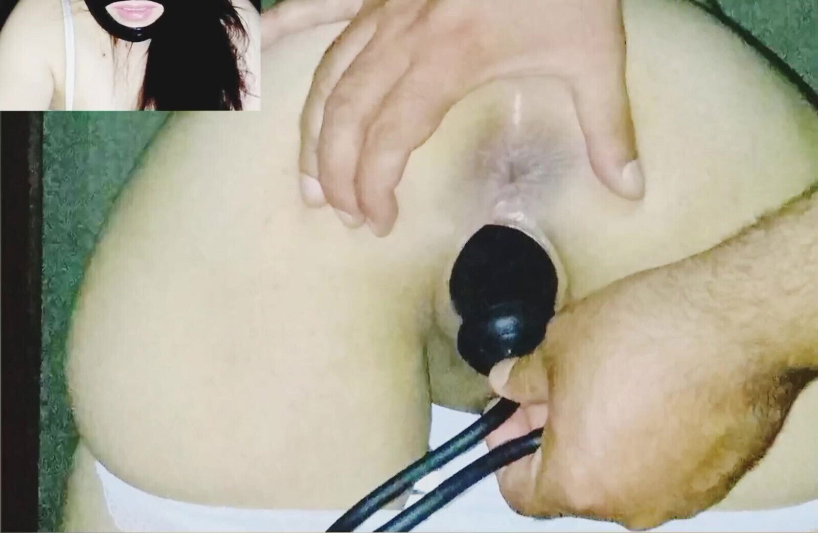 German slut wants some light fisting