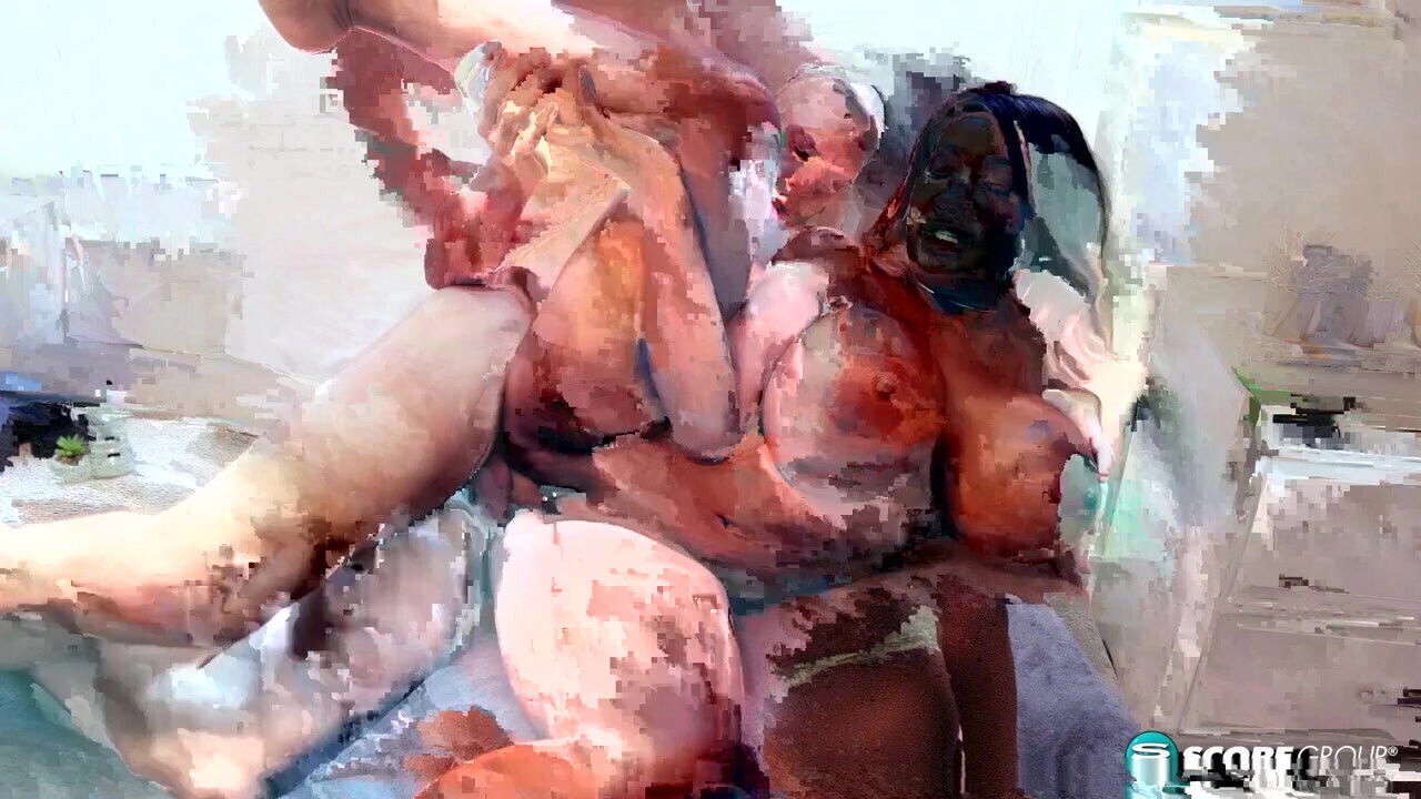 Tia Maria Goes Apartment Hunting