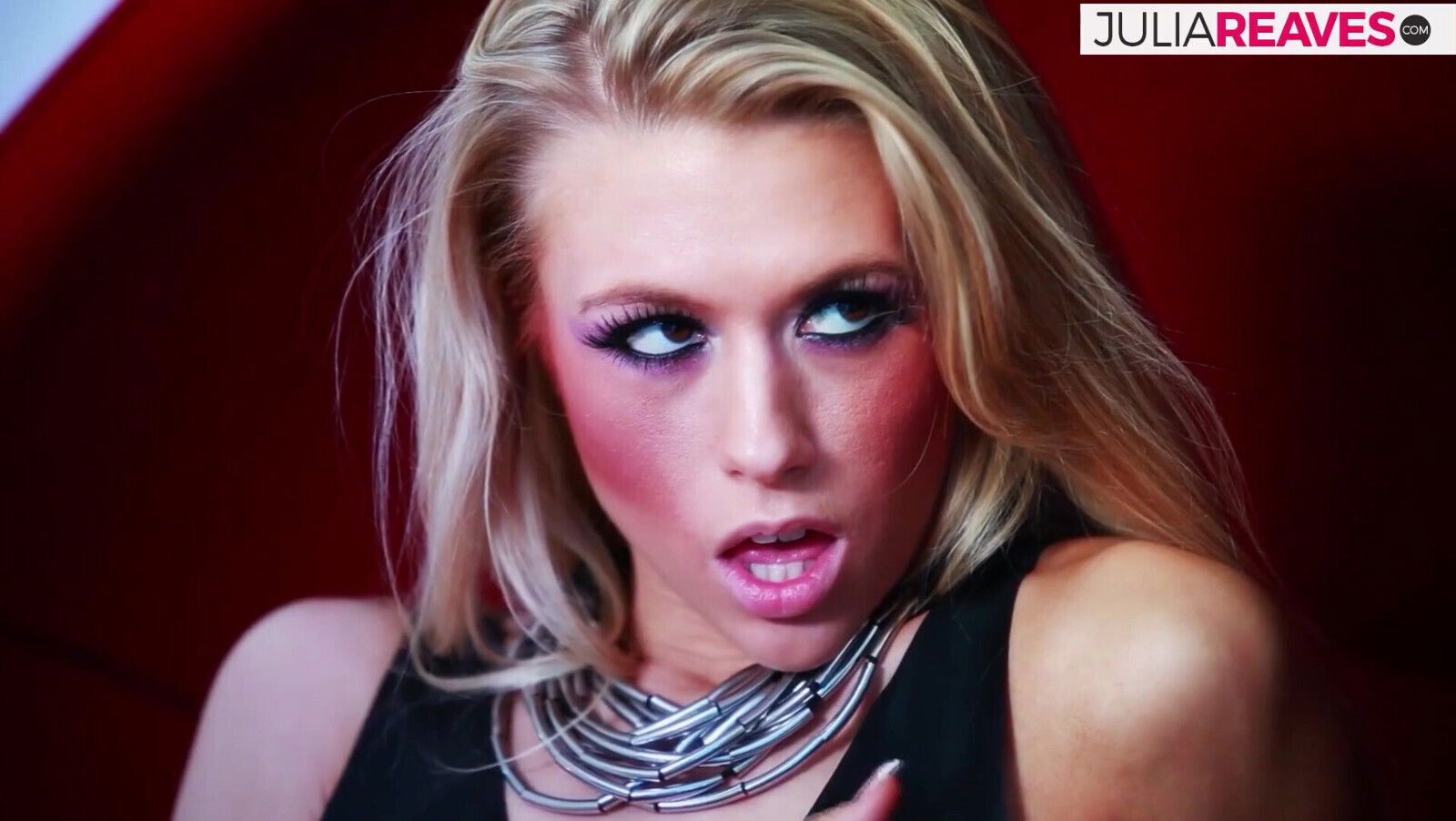 Blonde Lesbian MILF Fuck!