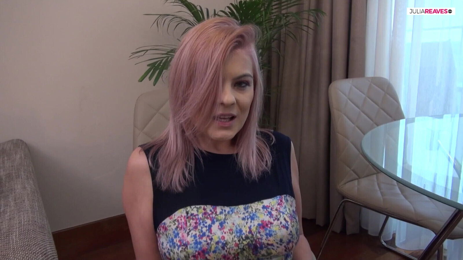 Jasmin pees and masturbates for you