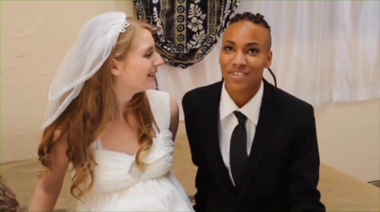 Ela Darling Takes a Big Hard Strapon for a Lesbian Sexy Love