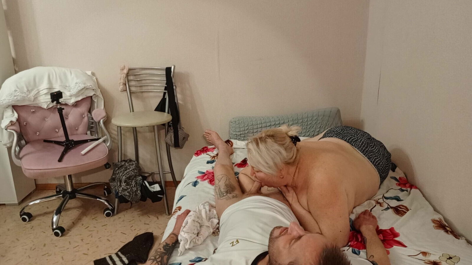 The neighbor's morning started with a deep blowjob and cum swallowing