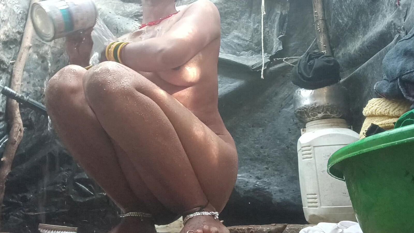 Bhabhi ka aaj Nahate hue video banaa liya