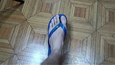 Corpos naturais! Venha gozar nos meus p&eacute_s e em meu corpo peludo