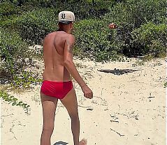 Praia,trilha e muita botelhada no cuzinho da putinha de calcinha