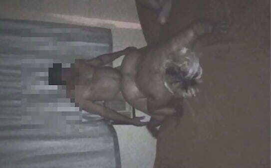 Sr.Tomis comendo mais uma vez a Loira Bunduda