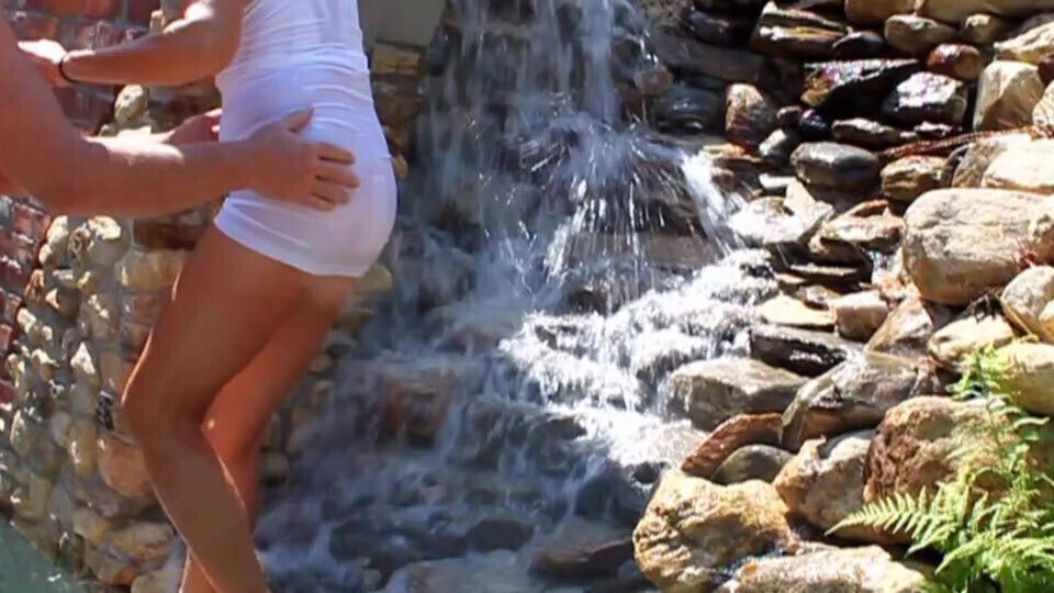 Fun Outdoor Fuck in the Fountain - Candi Annie