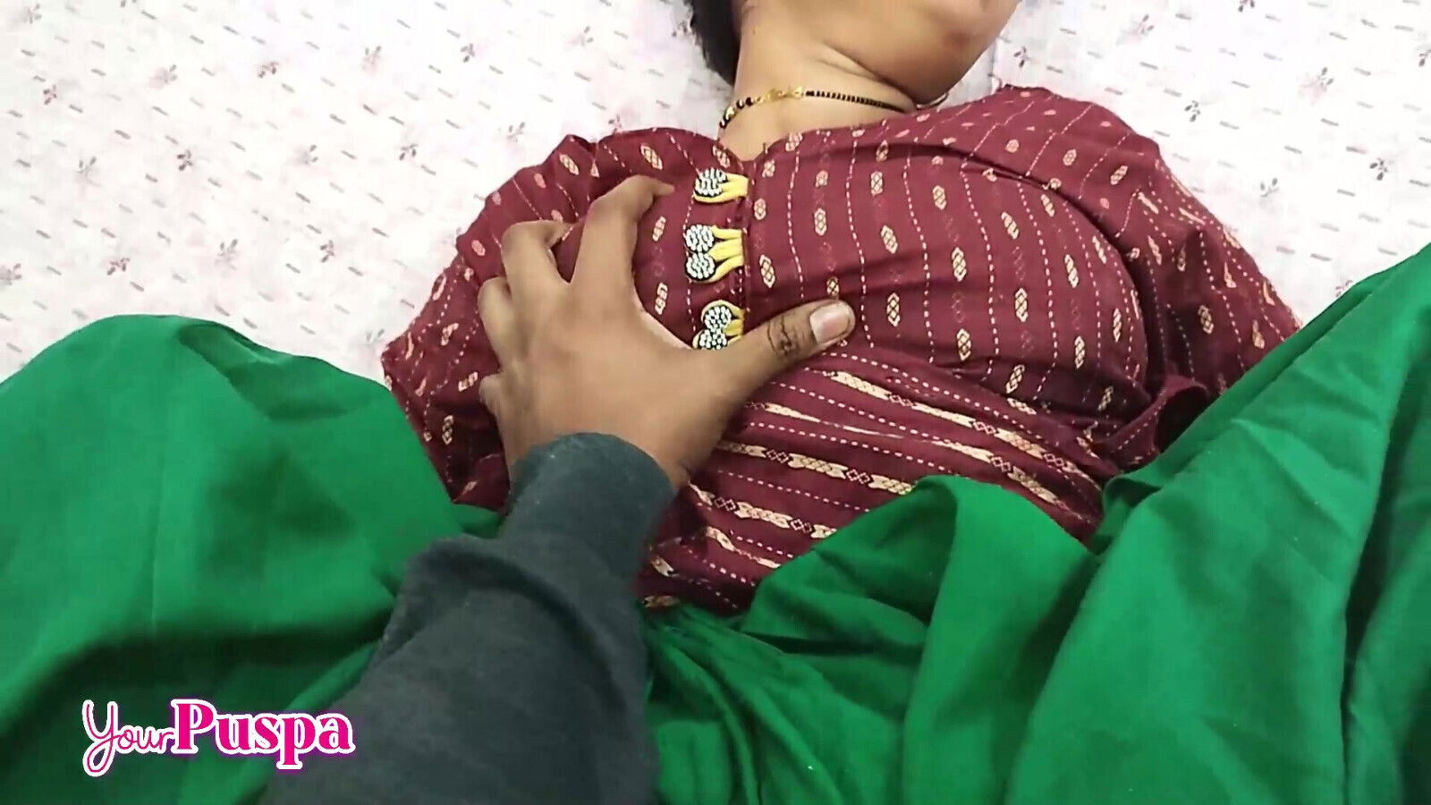 Jiju came in Room at Night, I saw her Big Dick Saali Fucking