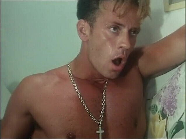 Hot vintage chicks in their ass and pussy 3some