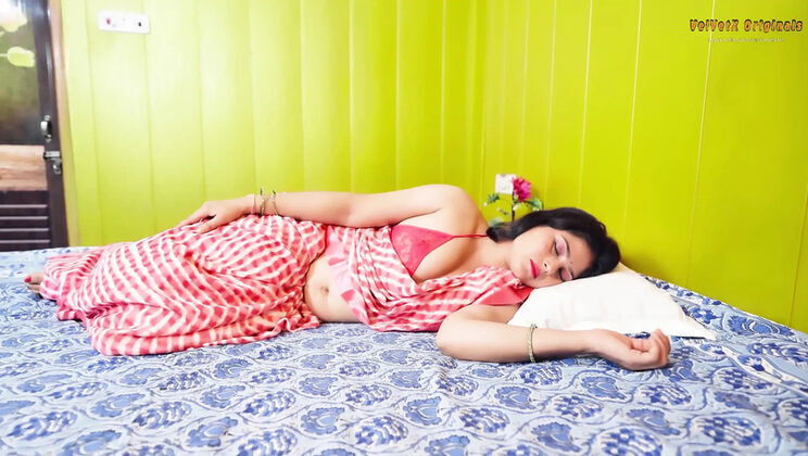 Desi Couple Hot Bedroom Sex - Amateur Indian Blowjob & Pussy Eating in HD