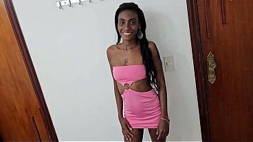 A milf Negra Flor pela primeira vez sem mascara gozou dando cu na pele pro Jr Doidera
