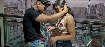 Chamou o amante pauzudo enquanto o marido corno manso estava no trabalho. Casada safado e gostosa, com muito fogo na buceta, esperou o marido corno sair para chamar o amante pauzudo para fuder.