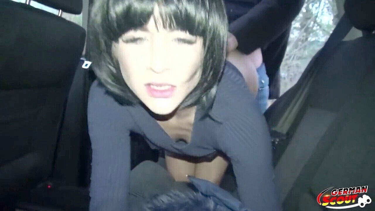 Bony German teen Lulu Gun gets interviewed by a scout