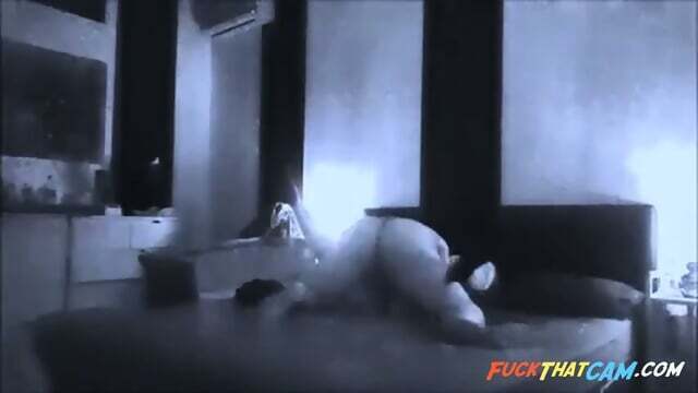 Ma copine me trompe et je la surprends la webcam