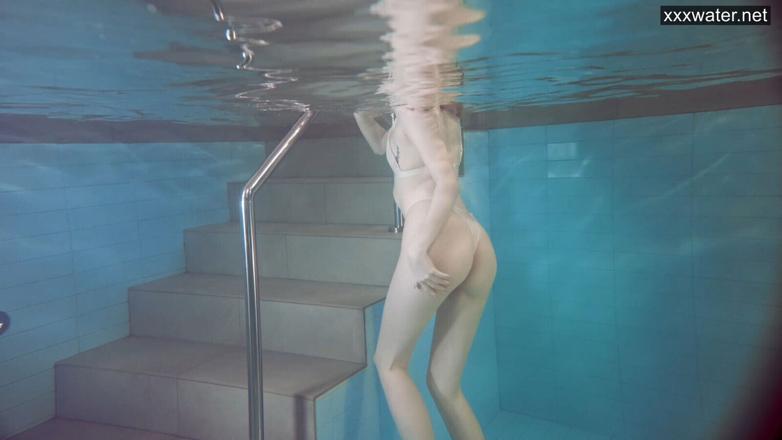 Sasha Vetochka goes naked into the pool