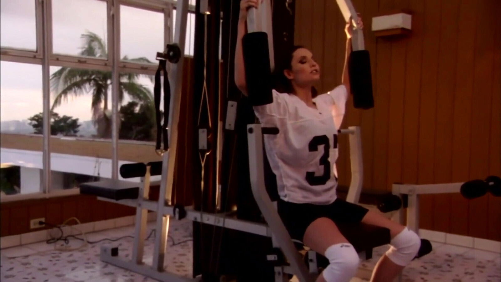 Sexy big boobs babe shows off her perfect body