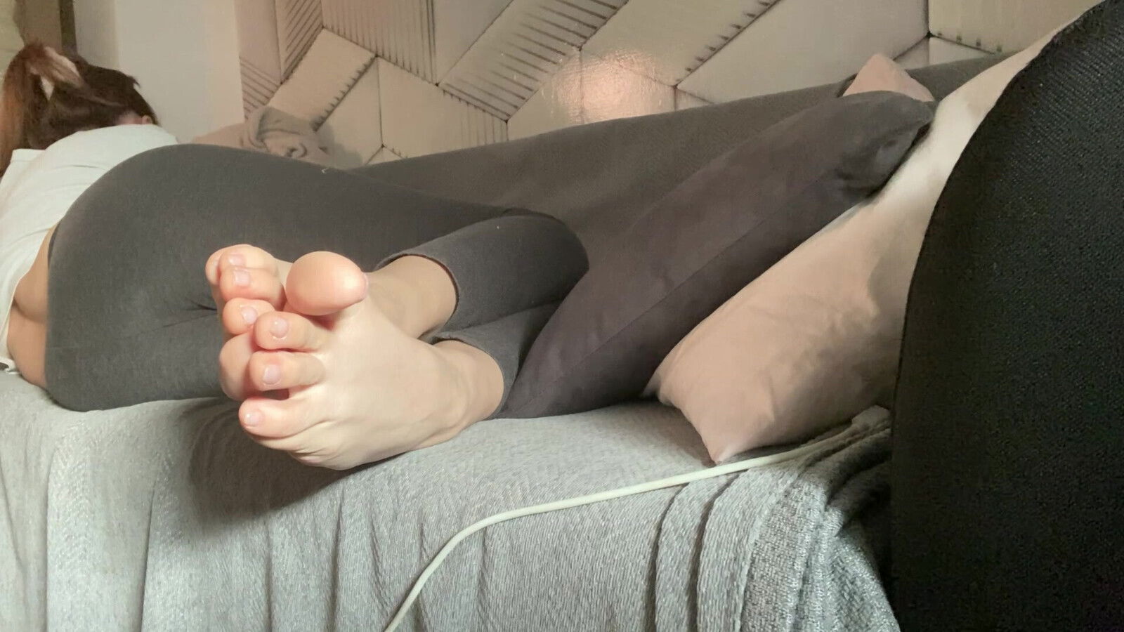 IGNORING YOU with MY LONG FEET