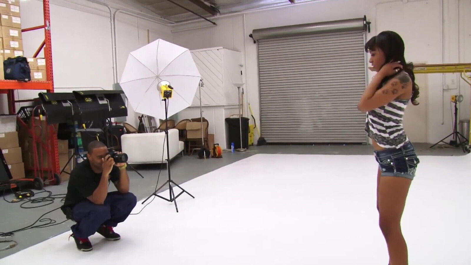 Alluring ebony babe gets fucked after the photo shooting