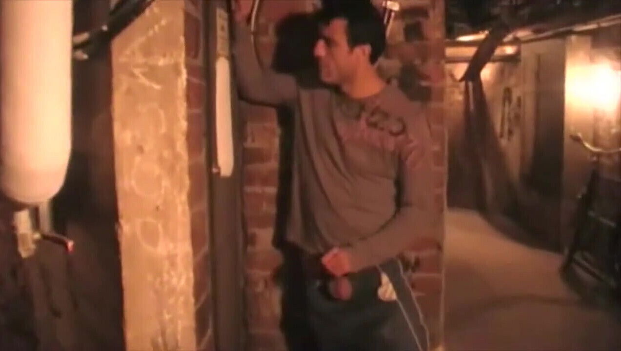 Used by Arab straight dude in a basement in Paris