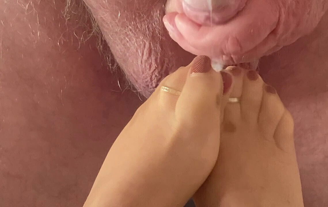 Mrs Mature Feet getting her old work tights covered in spunk