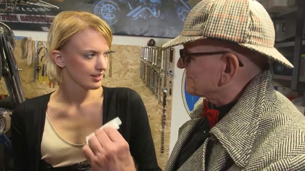 Sina Longleg in love!