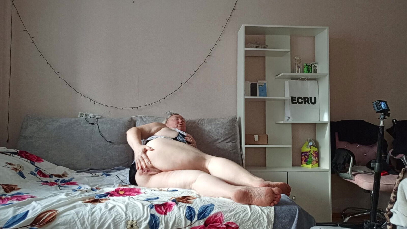 stepmom masturbates big pussy