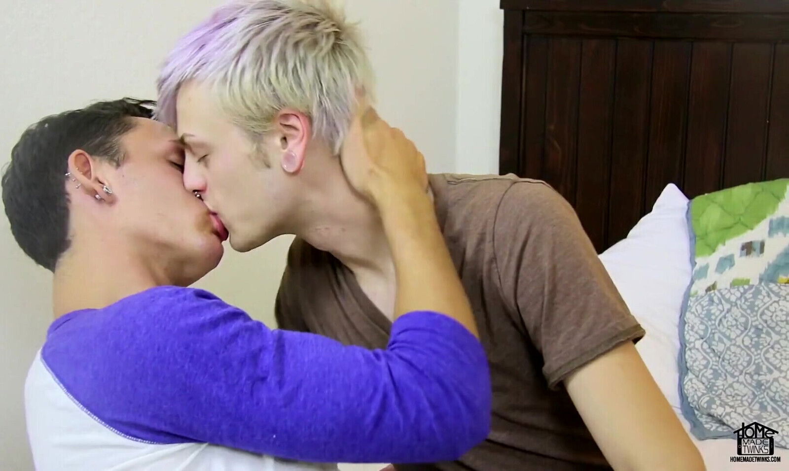 Bareback Boy Jessie Gets Covered in Cum!