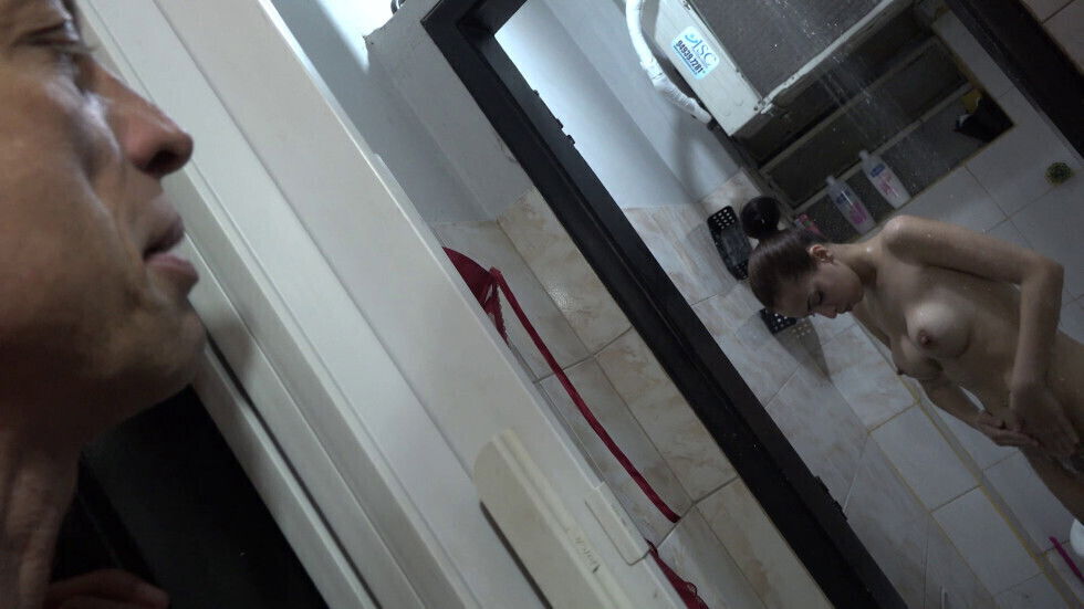 Looking at the hot young girl in the shower