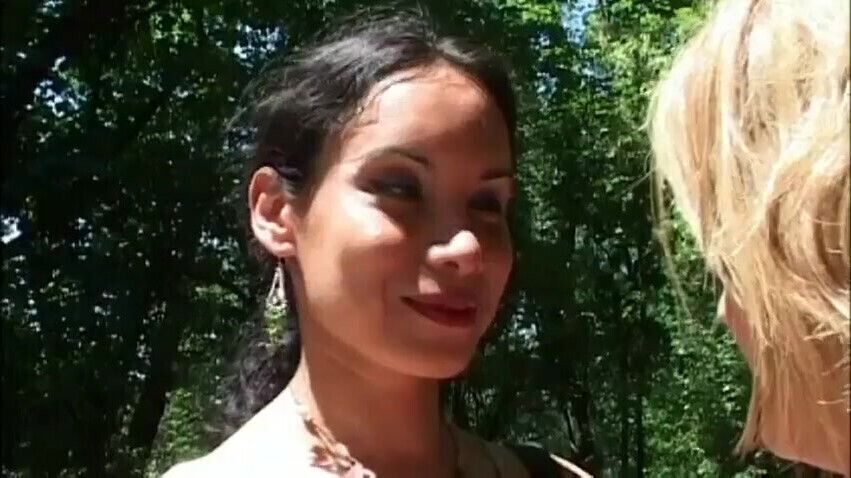 Amazing threesome with a cute shemale and a pretty blonde girl!