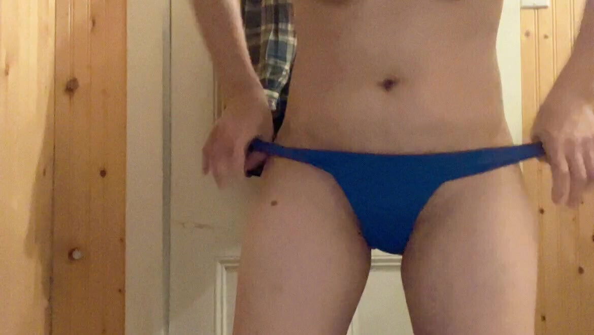 hana take a cup water clean her pussy in the bathroom