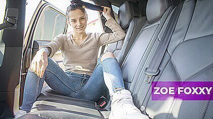 Brunette teen 18+ Backseat Fucking: Amateur Babe In The Car With Zoe Foxxy