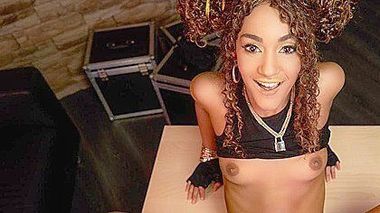 Lost In Her World - Capri Lmonde