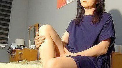 Maya Jerking Guys Dick With Her Feet