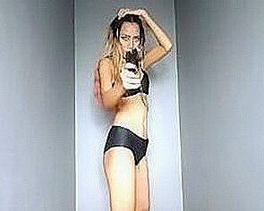 Dangerous Babe Posing In Room In Solo Action