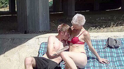 Martina Mercedes In Takes A Break From Sunbathing To Swallow This Dudes Dong