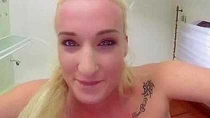 Daisy Playing With Her 3d Bald Pussy