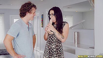 Alissa Jayde And Robby Echo - Biggest Slut In Town