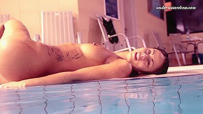 Zlata Oduvanchik super hot virgin babe in the pool