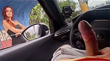 Punheta arriscada na rua para estudante que estava no ponto de &ocirc_nibus.