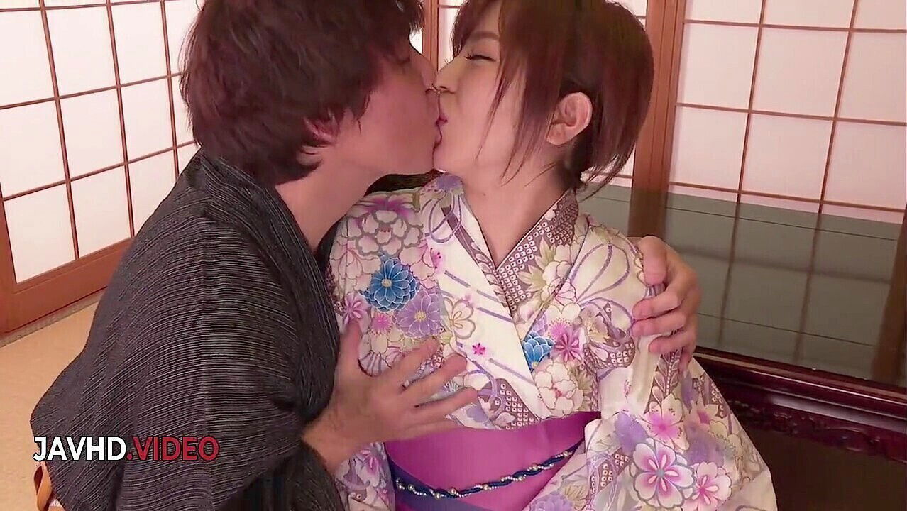 Sultry Asian queen Kokoro Maki enjoys a creampie after a steamy hookup