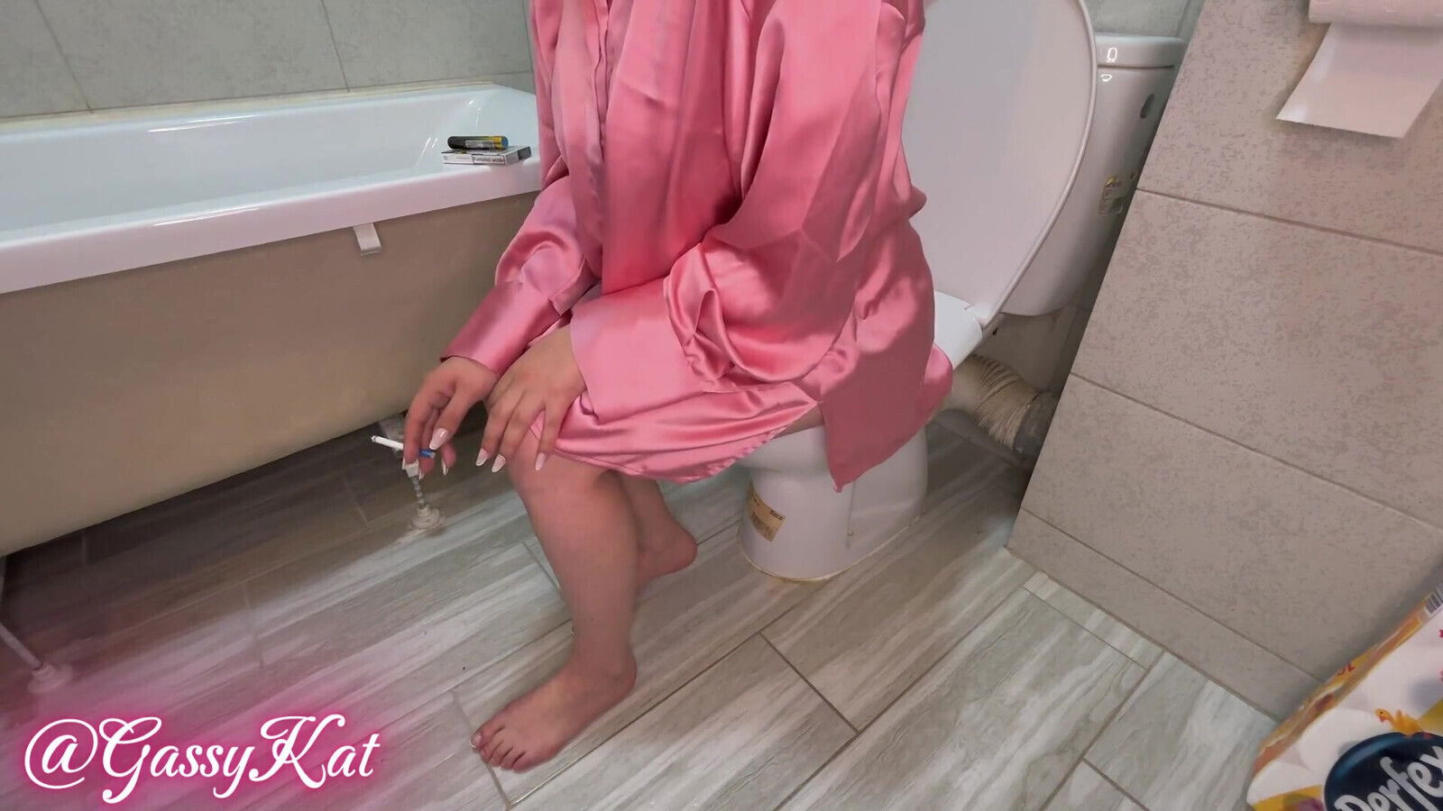 Smoking Goddess' Loud Toilet Farts
