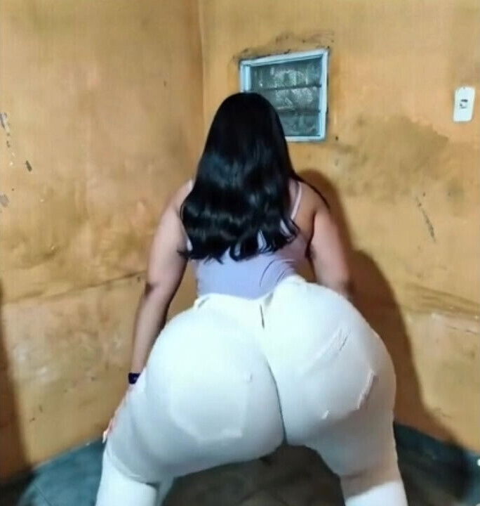 Big ass with white jeans moving it