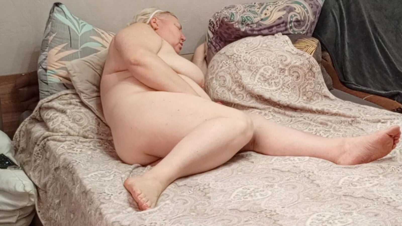 Stepmom's big holes and sex toys