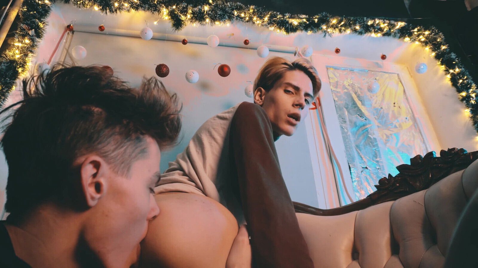 Sweet couple of guys had hot sex on the eve of Christmas