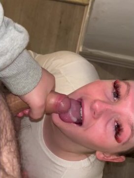 Eliza Smoke gives her roommate a blowjob for covering her rent this month