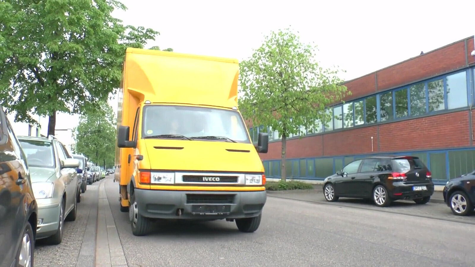 MILF Gets Licked by Stranger on the Street