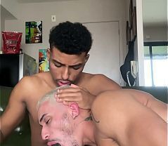 PUTARIA COM O LOIRO SAFADO