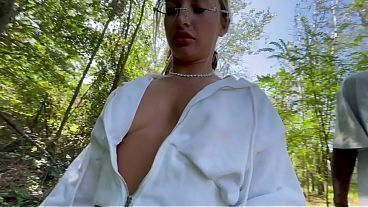 SaraDIamante fa un pompino ad un ragazzo nero nel parco mentre fa jogging